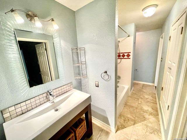 6443 BROOKWAY DR, San Antonio, TX 78240