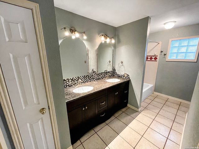 6443 BROOKWAY DR, San Antonio, TX 78240