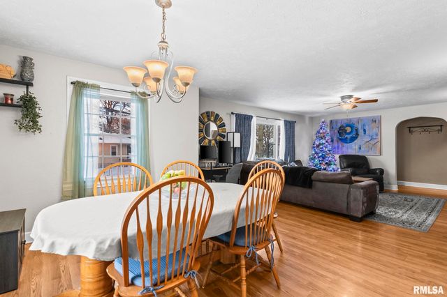 900 Griffiths Avenue, Springfield, IL 62702