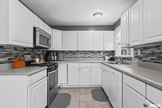 900 Griffiths Avenue, Springfield, IL 62702