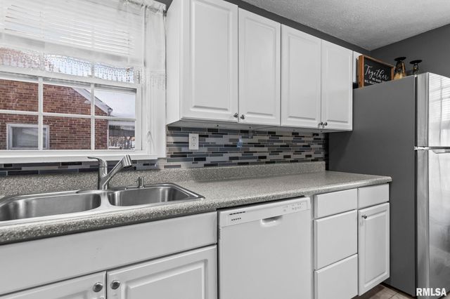 900 Griffiths Avenue, Springfield, IL 62702