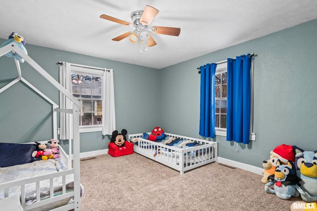 900 Griffiths Avenue, Springfield, IL 62702