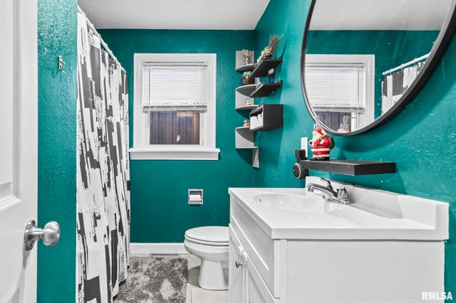 900 Griffiths Avenue, Springfield, IL 62702