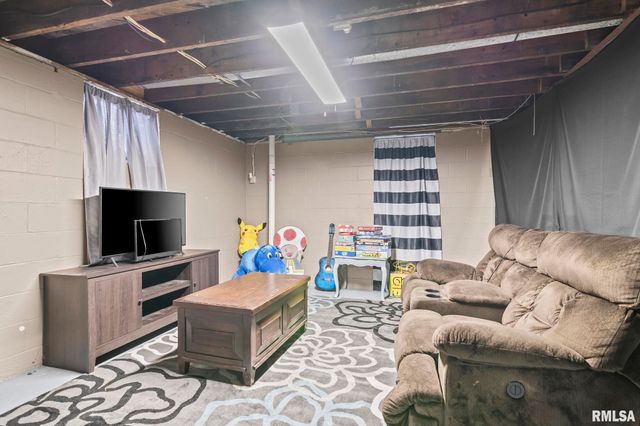 900 Griffiths Avenue, Springfield, IL 62702