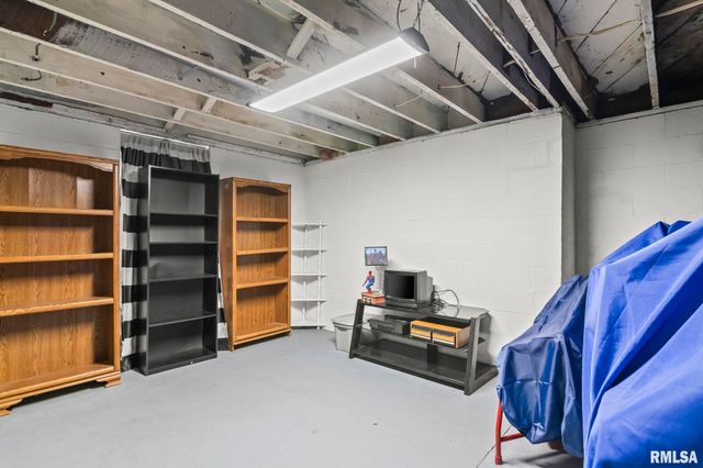 900 Griffiths Avenue, Springfield, IL 62702