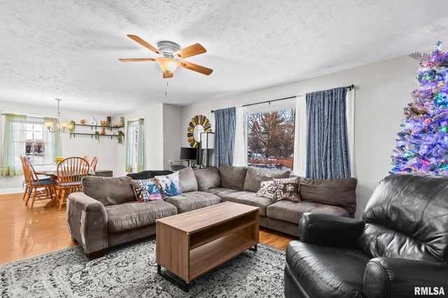 900 Griffiths Avenue, Springfield, IL 62702