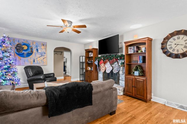 900 Griffiths Avenue, Springfield, IL 62702