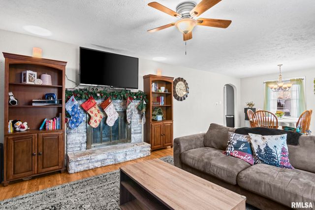 900 Griffiths Avenue, Springfield, IL 62702