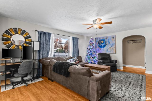 900 Griffiths Avenue, Springfield, IL 62702