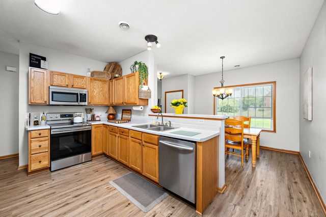 8000 Stratford Circle S, Shakopee, MN 55379