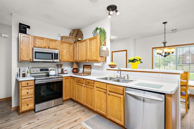 8000 Stratford Circle S, Shakopee, MN 55379