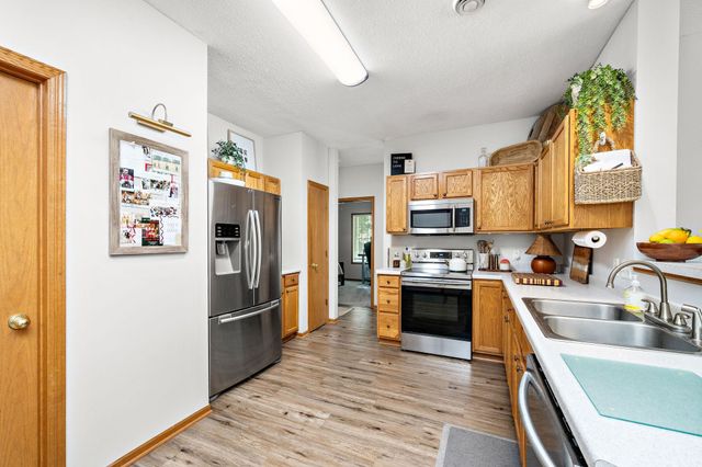 8000 Stratford Circle S, Shakopee, MN 55379