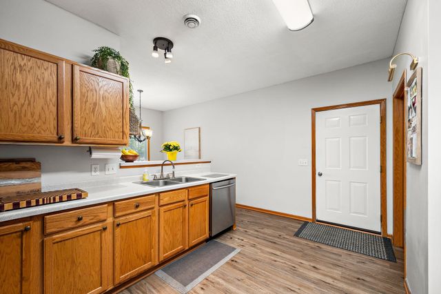 8000 Stratford Circle S, Shakopee, MN 55379