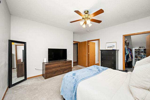 8000 Stratford Circle S, Shakopee, MN 55379