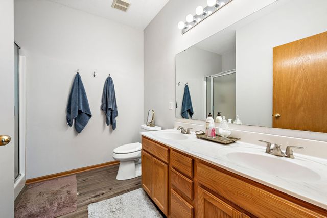 8000 Stratford Circle S, Shakopee, MN 55379