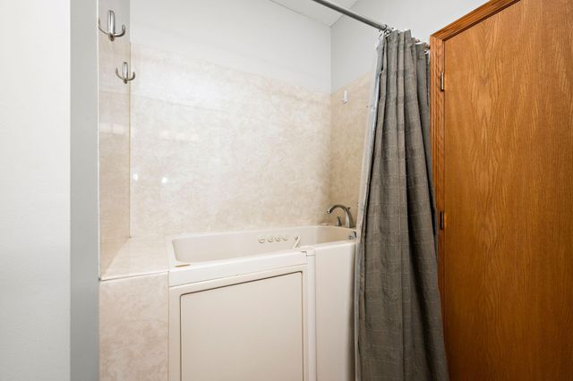 8000 Stratford Circle S, Shakopee, MN 55379