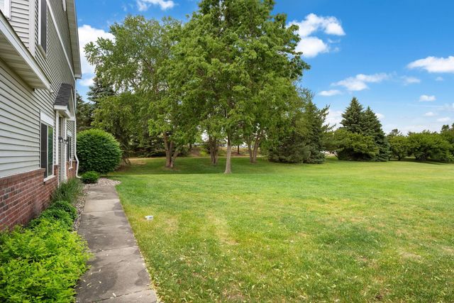 8000 Stratford Circle S, Shakopee, MN 55379