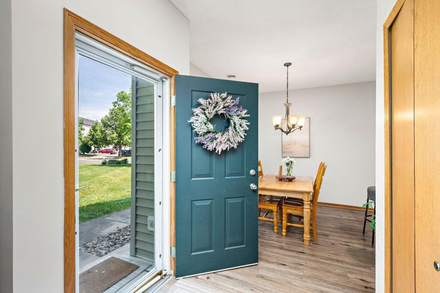 8000 Stratford Circle S, Shakopee, MN 55379