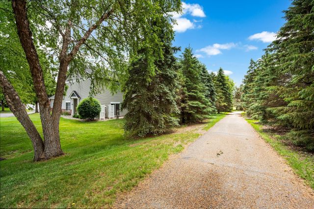 8000 Stratford Circle S, Shakopee, MN 55379