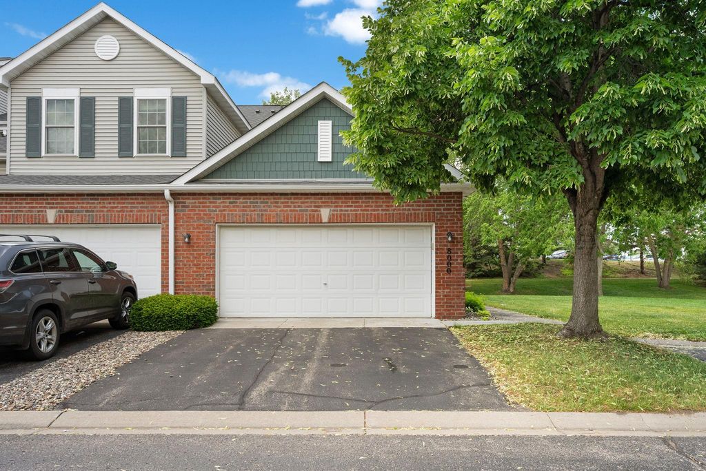 8000 Stratford Circle S, Shakopee, MN 55379