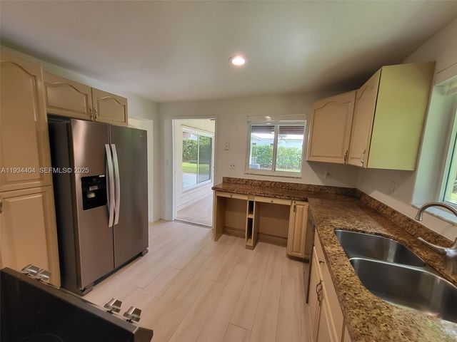 825 Cremona Ave, Coral Gables, FL 33146