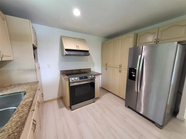 825 Cremona Ave, Coral Gables, FL 33146