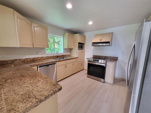 825 Cremona Ave, Coral Gables, FL 33146