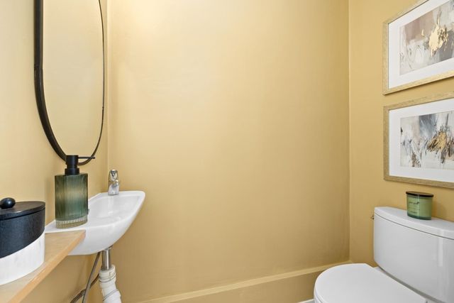 1250 1250 Powell St 10, Emeryville, CA 94608