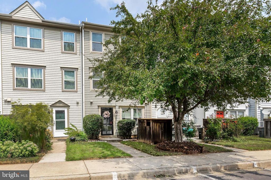 25 HIGHSTREAM CT #1025, Germantown, MD 20874