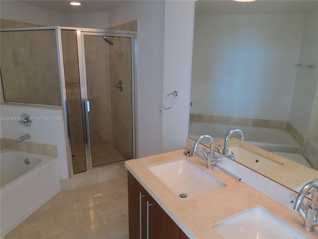 79 SW 12th St UPH4001-S, Miami, FL 33130