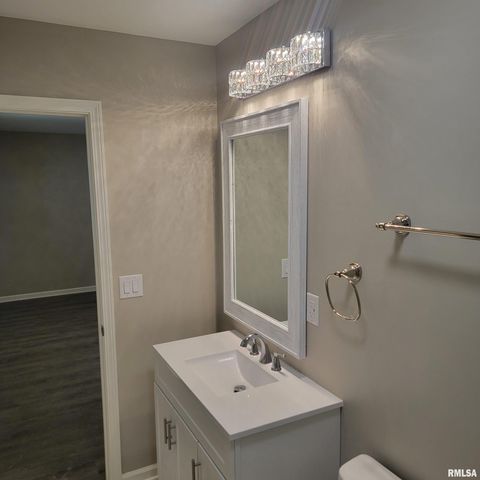 725 SPRUCE Street, Springfield, IL 62704