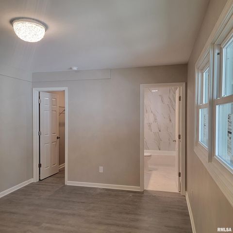 725 SPRUCE Street, Springfield, IL 62704