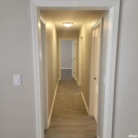 725 SPRUCE Street, Springfield, IL 62704