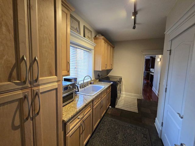 7007 W Hayes Avenue, Chicago, IL 60631