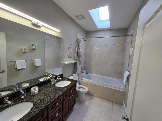 7007 W Hayes Avenue, Chicago, IL 60631