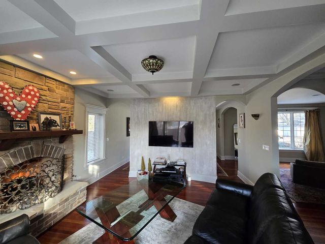 7007 W Hayes Avenue, Chicago, IL 60631