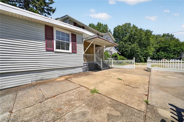 32 Water Street, Geneva, OH 44041