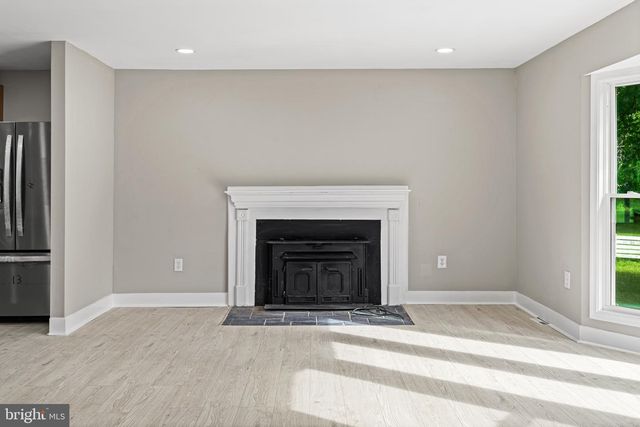 717 KENTLAND DR, Great Falls, VA 22066
