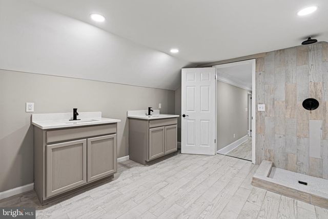 717 KENTLAND DR, Great Falls, VA 22066