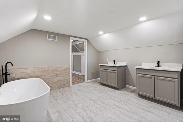 717 KENTLAND DR, Great Falls, VA 22066