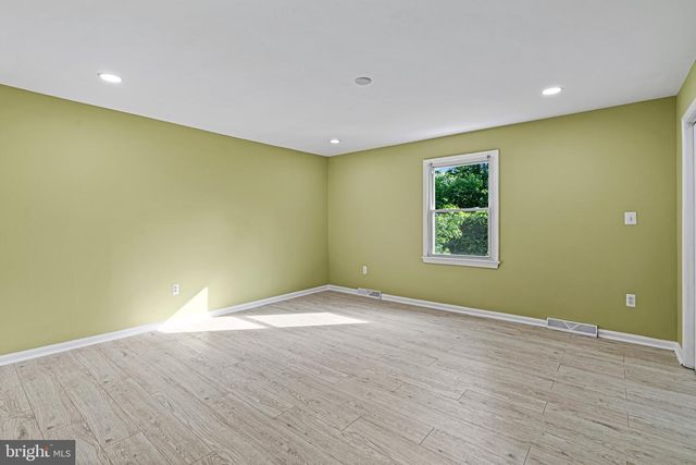 717 KENTLAND DR, Great Falls, VA 22066
