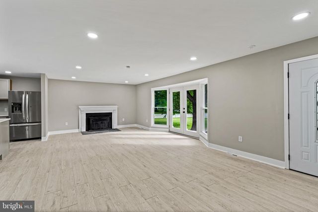 717 KENTLAND DR, Great Falls, VA 22066