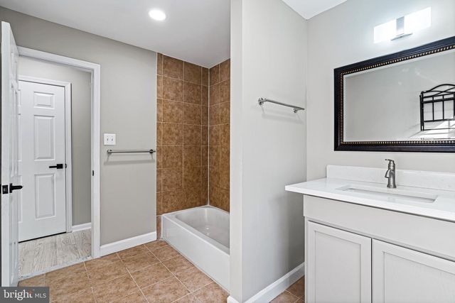 717 KENTLAND DR, Great Falls, VA 22066