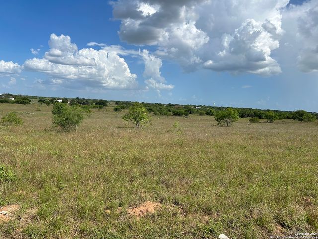 1052 Cr 329, Floresville, TX 78114