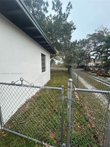 1080 NW 121st St, North Miami, FL 33168