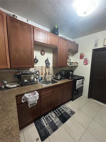 1080 NW 121st St, North Miami, FL 33168