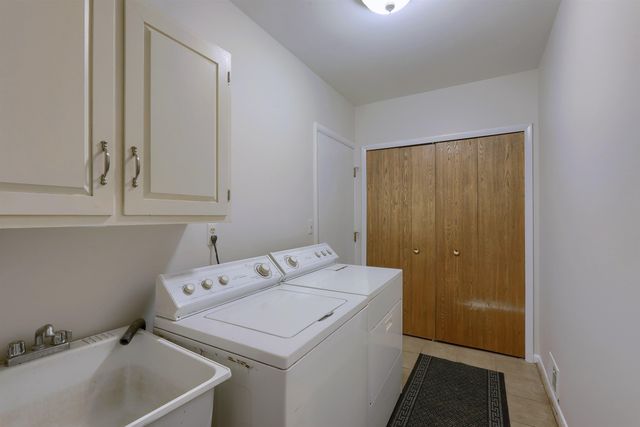 100 Dalton Drive, Rochester Hills, MI 48307