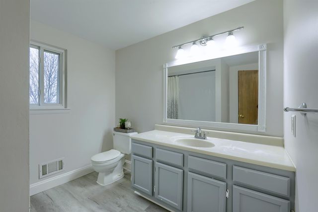 100 Dalton Drive, Rochester Hills, MI 48307