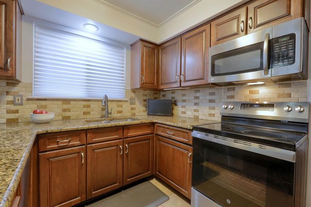 100 Dalton Drive, Rochester Hills, MI 48307