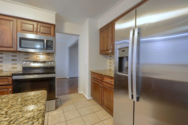 100 Dalton Drive, Rochester Hills, MI 48307